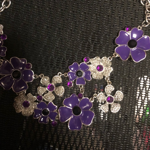 Floral Enamel Costume Necklace- 532 $25 or $20 w/offer - Picture 2 of 4